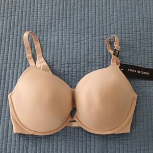 NWT Torrid Lightly Lined Plunge Bra 40D Nude